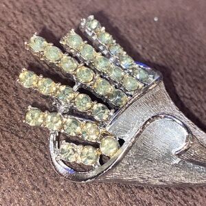 Gorgeous and vintage l sparkling brooch- LA